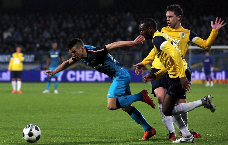 正是凭借 正是凭借