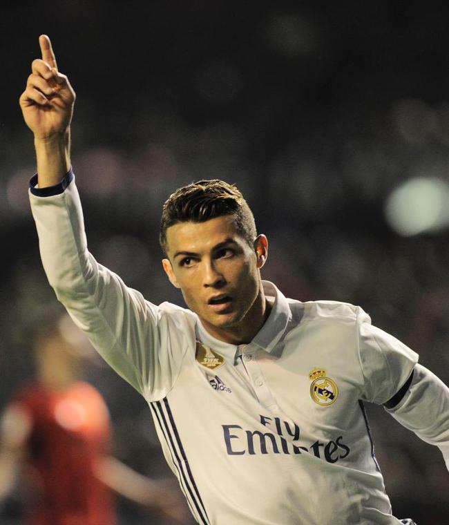 他的一举一 他的一举一