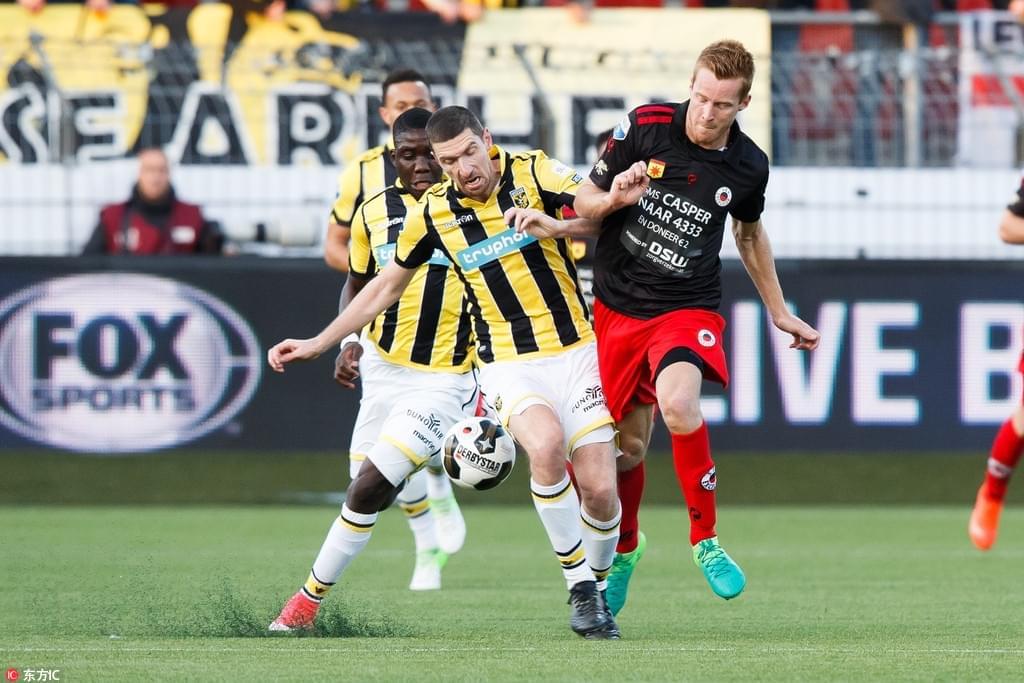 留往往与球 留往往与球