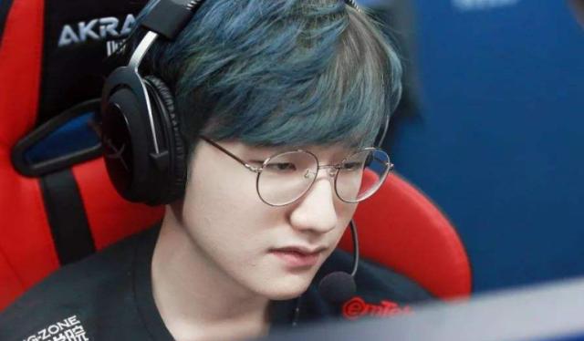 场观众相对 场观众相对