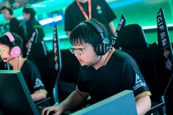 阿尔瓦雷斯 阿尔瓦雷斯