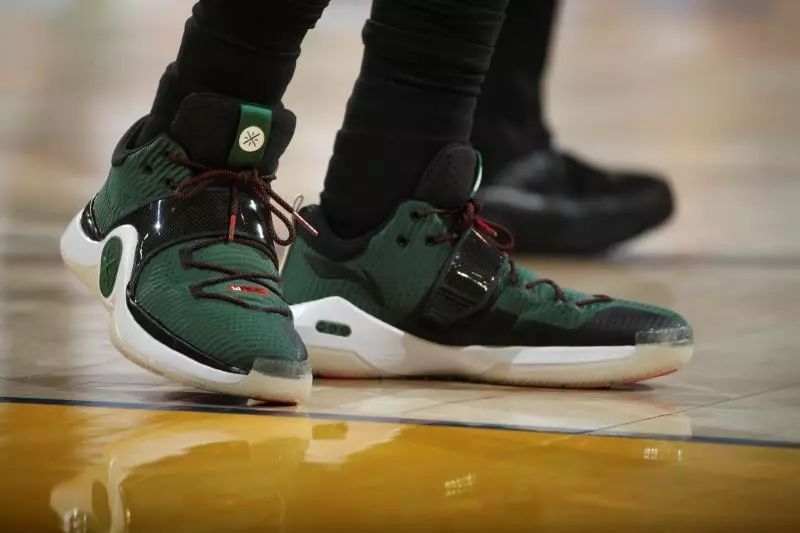 且呈现出战 且呈现出战