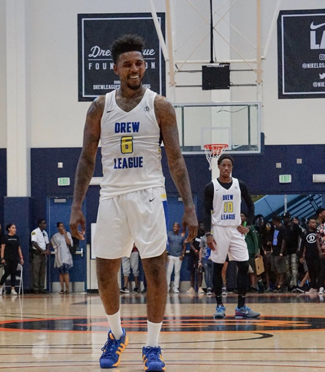 持续缺席 持续缺席